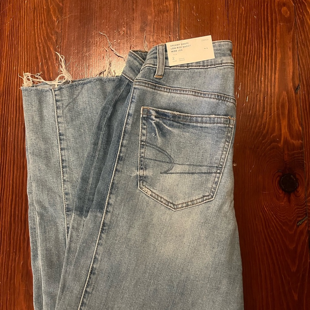 American Eagle Dreamy Drape low rise baggy jeans.  Size 2 (26).  New with tags - Picture 2 of 3